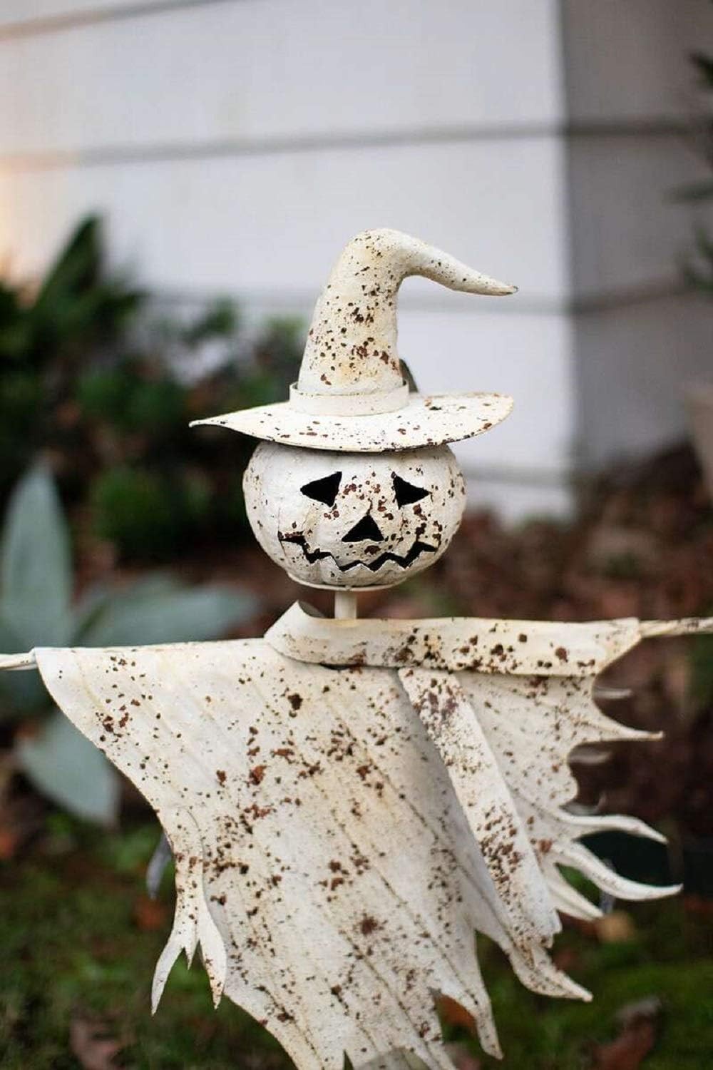 (image for) White Metal Scarecrow Garden Stake Yard Decor Antique Vintage Style